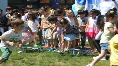 Minik öğrenciler Buz Partisi etkinliğinde eğlendi