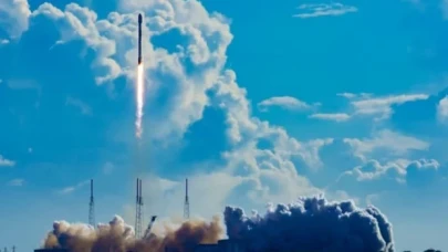 SpaceX, 22 Starlink uydusunu başarılı şekilde uzaya gönderdi
