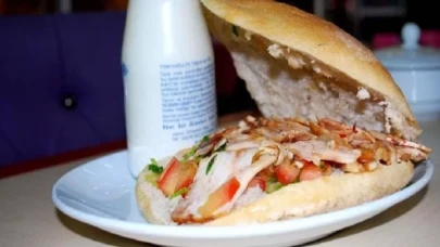 Tavuk döner 21 kişiyi hastanelik etti