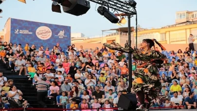 Aliağa’da Tiyatro Şöleni 'Şeker Portakalı’ ile Başladı