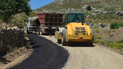 Antalya Büyükşehir Belediyesi Günnercik yayla yolunu asfaltlıyor