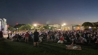 Aydın Büyükşehir Belediyesi’nin düzenlediği açık hava sinemalarına vatandaşlardan yoğun ilgi