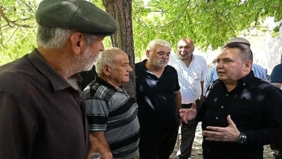 Başkan Böcek biçerdöverle buğday hasadı yaptı