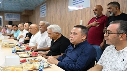 Başkan Böcek, yas-ı matem orucu  tutan vatandaşlarla bir araya geldi