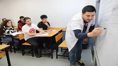 Bayraklı Belediyesinden YKS’de tercih desteği