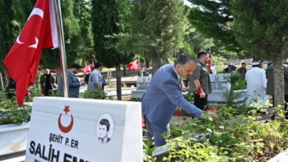 Bursa şehitliğinde duygusal anma