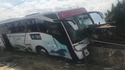 Bursalıların otobüsü kültür turu dönüşünde kaza yaptı: 1 ölü,  8 yaralı