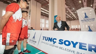 İzmir’in yeni spor uygulaması Sporİzmir kullanıma sunuldu