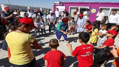 Koç Holding, Kahramanmaraş merkezli depremlerin ardından bölgede ilk günden bu yana yürüttüğü kapsamlı çalışmaları aralıksız sürdürüyor.
