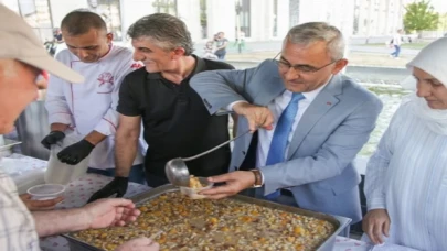 Kütahya Belediyesi’nden aşure bereketi