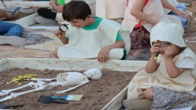 Minik arkeologlar iş başında