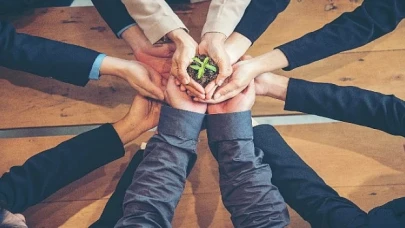 Schneider Electric, ecoDrone’lar Aracılığıyla Tohum Toplarını Doğa ile Buluşturuyor