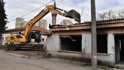 Tarihi bölge metruk binalardan temizlendi