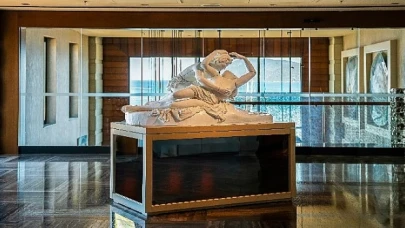 Ünlü Heykeltraş Server Demirtaş’ın '’Aşk’’ adlı eseri Caresse Bodrum’da