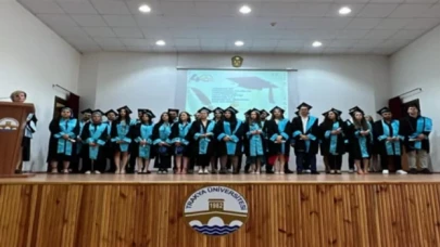 Uzunköprü Uygulamalı Bilimler Yüksekokulu’nda mezuniyet sevinci