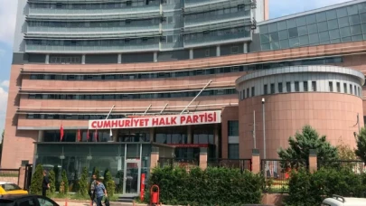 CHP'nin İzmir kongresi olaylı bitti; Çiğli Belediye Başkanı Utku Gümrükçü istifa etti!