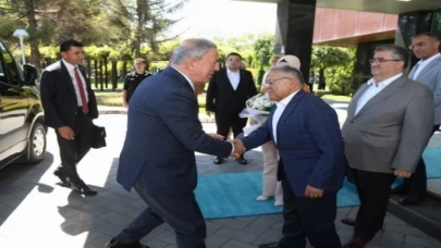 Hulusi Akar’dan Büyükkılıç’a ziyaret