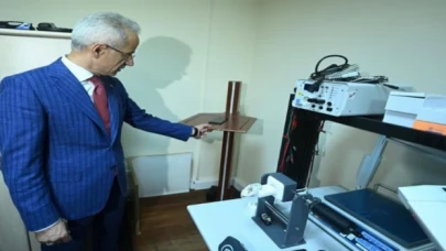 Bakan Uraloğlu’ndan Cep Telefonu Test Merkezi’ne inceleme