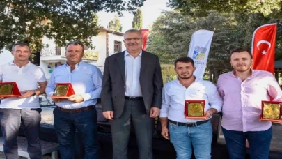 Bursa Karacabey’de ’Tarımın Enleri’ ödüllendirildi