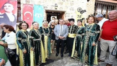 İzmir Kırım Türkleri 'Evlerine’ Kavuştu