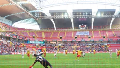 MHP ve İYİ Parti vekilleri maç öncesi ve sonrası birbirine girdi: Vekil misin, mafya mı?