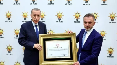 AK Parti Genel Başkanlığına yeniden seçilen Cumhurbaşkanı Erdoğan'a mazbatası takdim edildi