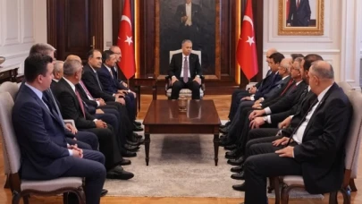 AK Partili vekillerden Ali Yerlikaya'ya geçmiş olsun ziyareti