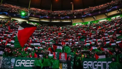 Celtic taraftarları Şampiyonlar Ligi maçında binlerce Filistin bayrağı açtı