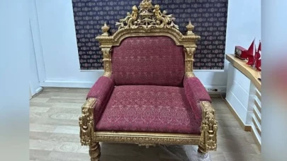 İstanbul'da "saltanat tahtı" ele geçirildi