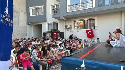 İzmirli minikler Cumhuriyet’in yeni yüzyılına 'merhaba’ dedi