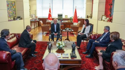 Kılıçdaroğlu, İzmir Sanayici ve İşadamları Derneği heyetini kabul etti