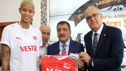 Melissa Vargas'a Malatya'da onur belgesi verildi