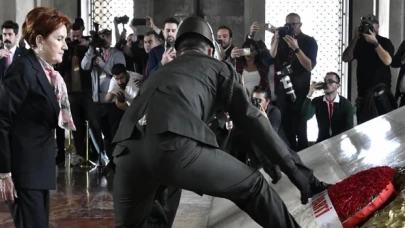 Meral Akşener, partisiyle birlikte Anıtkabir'i ziyaret etti