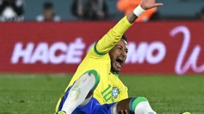 Milli maçta sakatlanan Neymar, sezonu kapattı