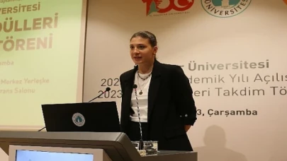 Milli Voleybolcu İlkin Aydın’a 'Üsküdar Üniversitesi Özel Ödülü’