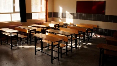 Okul müdürünün öğrencisini merdivenden iterek yaraladığı öne sürüldü: 3 yıl hapsi isteniyor