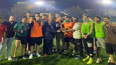 Azerbaycanlı Talebeler 100. yılda sahada buluştu