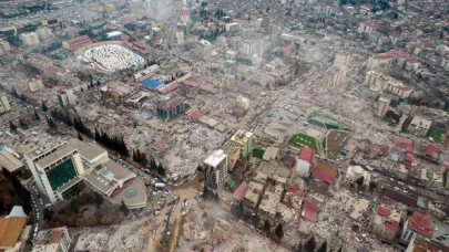 Depremzedelere ”Konteynerleri boşaltın” diyen İzmir Valiliği elektrik ve sularını kesti