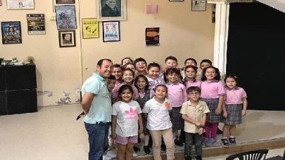 Drama kursu hem çocukları hem anne babaları mutlu ediyor