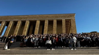 Genç İzmirliler Ata’nın huzurunda