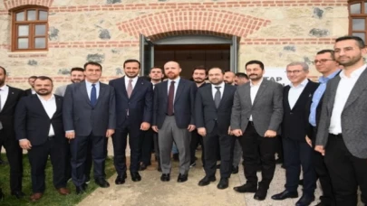 Mustafa Dündar TÜGVA’da öğrencilerle buluştu