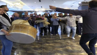 Ulaşımda desteğe davullu kutlama