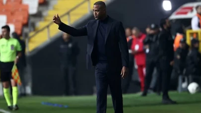 Adana Demirspor'da Kluivert'la yollar ayrıldı