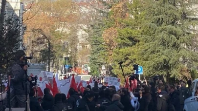 Bir grup, DEM Parti Genel Merkezi önünde toplandı: Polis güvenlik önlemi aldı