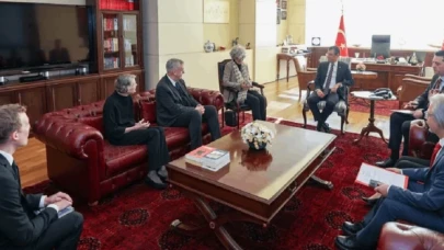 CHP lideri Özel, Alman Büyükelçi Schulz ile görüştü