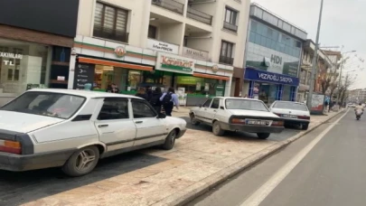 Düzce’de kaldırımlar otopark oldu!