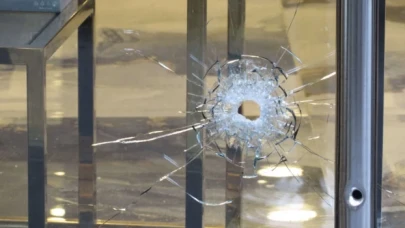 Ece Ronay'ın Kadıköy'deki güzellik merkezi de kurşunlandı