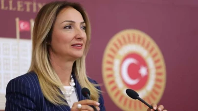Eski Bakan Derya Yanık’tan CHP’li Aylin Nazlıaka hakkında suç duyurusu