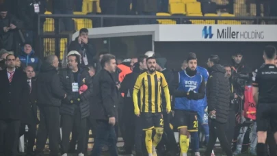 İstanbulspor hakem kararlarına tepki olarak sahadan çekildi
