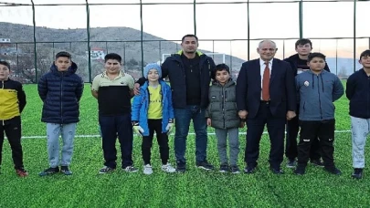 Yahyalı’da Halı Saha yapımları devam ediyor